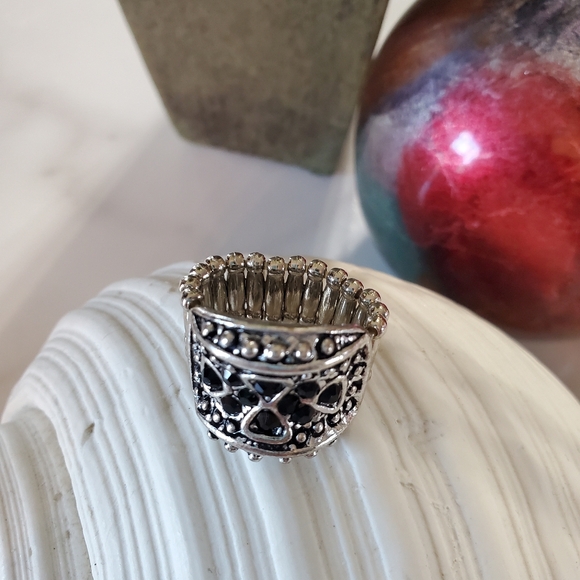 Silver Tone and Black Jewels Stretch Band Ring 💥3 for $24💥 - Picture 11 of 16